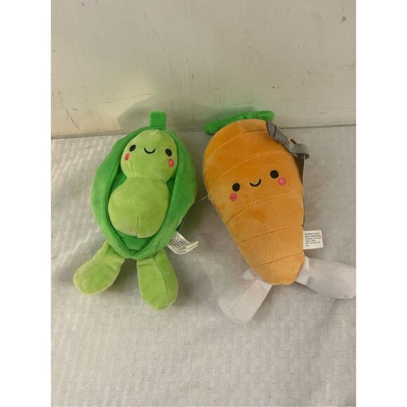 Hallmark Peas and Carrots 6" plush - Picture 3 of 5